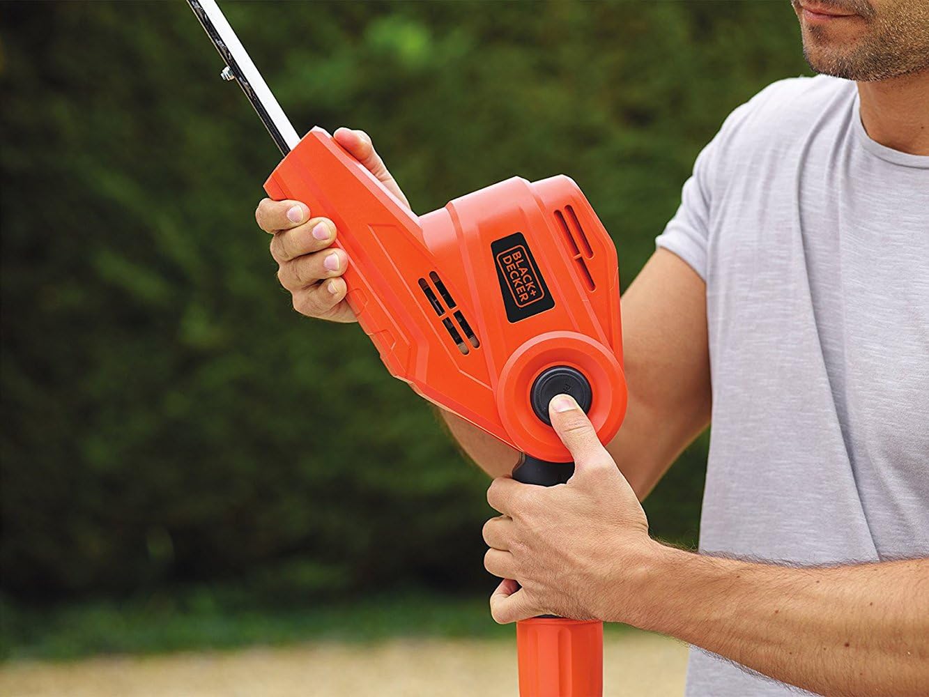 BLACK+DECKER Taille-Haies Sur Perche Filaire 550W, Taille-Haies Electrique 51 cm avec Lame Asymétrique, Manche Télescopique, Tête Pivotante et Double Interrupteur, Ecartement 22 mm, PH5551-QS Noir/Orange Unique