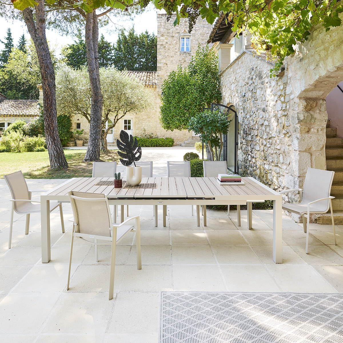 Table de Jardin Extensible Evasion Argile - 10 Places - Aluminium Traité Epoxy Antirouille - Meuble d'Extérieur à Rallonge Automatique