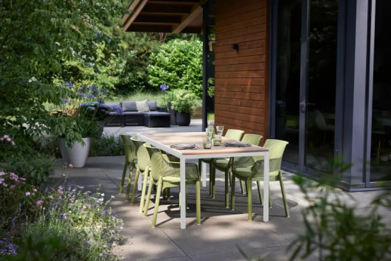 Avon - Table de Salle à Manger rectangulaire extérieure, Jardin, terrasse, 200 x 95 x 75 cm, capacité 8 Personnes, résine, Plateau Finition Imitation Bois, Cadre Blanc