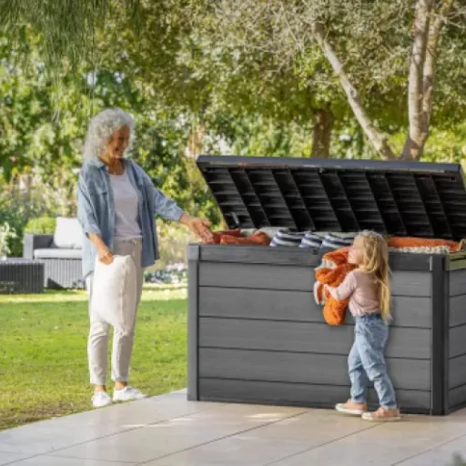 Test Keter Coffre de jardin Cortina 757 L : gros volume, zéro chichi, ça range sec