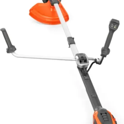 Test Husqvarna 220iR : le coupe-bordures sans fil qui fait le job sans se ruiner le dos