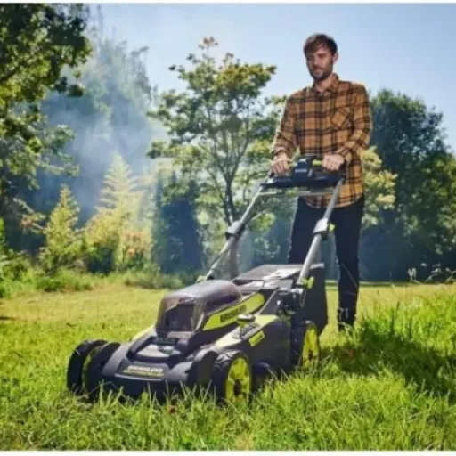 Test RYOBI 36V MaxPower 51 cm : la tondeuse qui simplifie la tonte… si on accepte ses limites de batterie