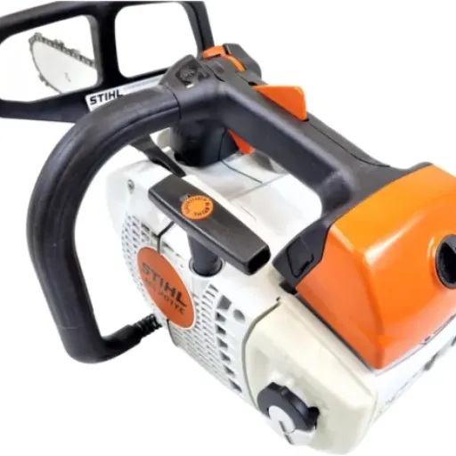 Test Stihl MS 201 TC-M : la tronçonneuse d’élagage qui envoie sérieux sans vous démonter le bras