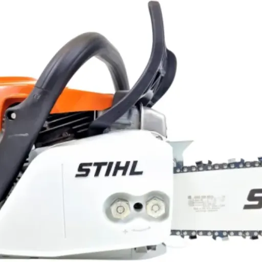 Test Stihl MS 271 : une tronçonneuse thermique costaude pour la coupe de bois régulière